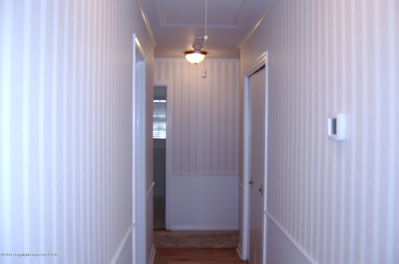 6903 Calumet Road Amarillo, TX 79106 - Photo 21 of 34 a view of a hallway
