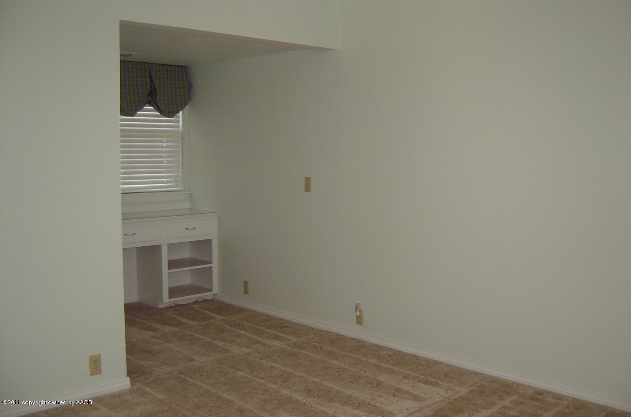 6903 Calumet Road Amarillo, TX 79106 - Photo 26 of 34 a view of a livingroom with wooden floor
