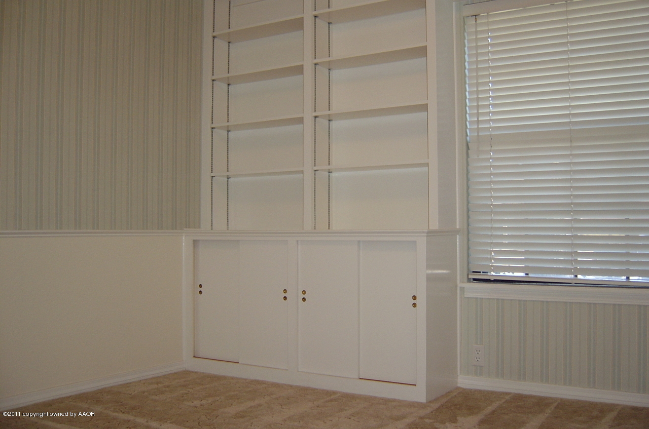 6903 Calumet Road Amarillo, TX 79106 - Photo 28 of 34 a view of a closet
