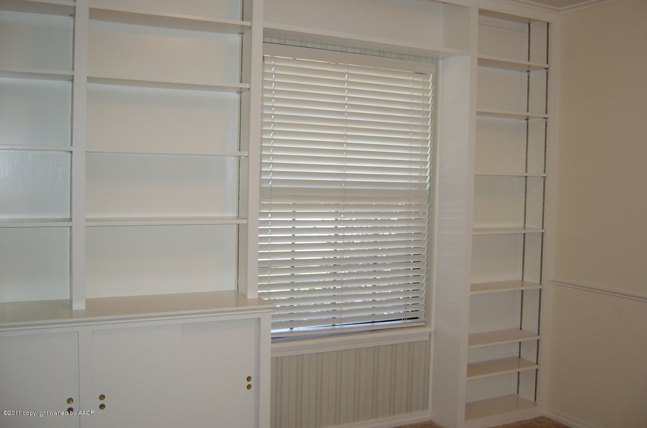6903 Calumet Road Amarillo, TX 79106 - Photo 29 of 34 a view of a closet
