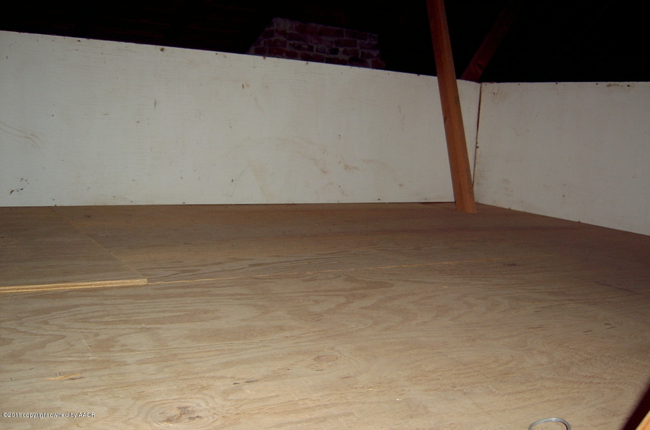 6903 Calumet Road Amarillo, TX 79106 - Photo 33 of 34 a view of wooden floor