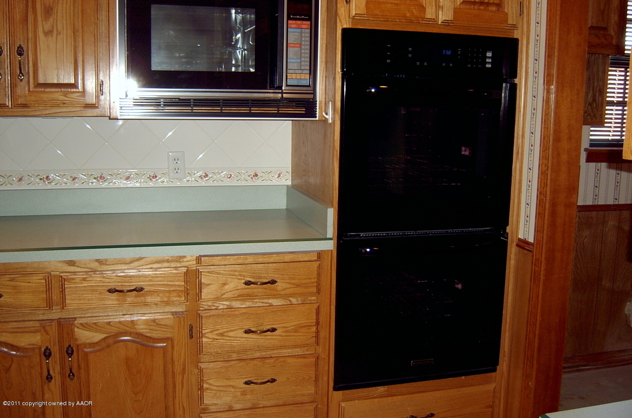 6903 Calumet Road Amarillo, TX 79106 - Photo 7 of 34 a view of washer and dryer