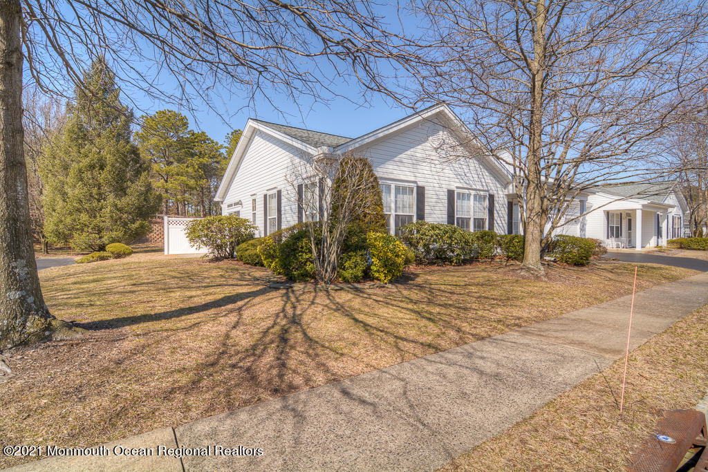 44 Silverside Road Lakewood, NJ 08701 - Photo 2 of 39 0023__SMALL