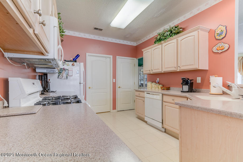 44 Silverside Road Lakewood, NJ 08701 - Photo 14 of 39 0012__SMALL