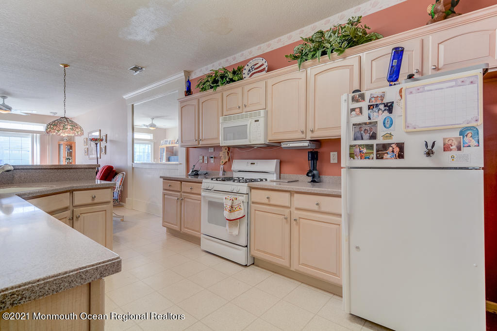 44 Silverside Road Lakewood, NJ 08701 - Photo 15 of 39 0013__SMALL