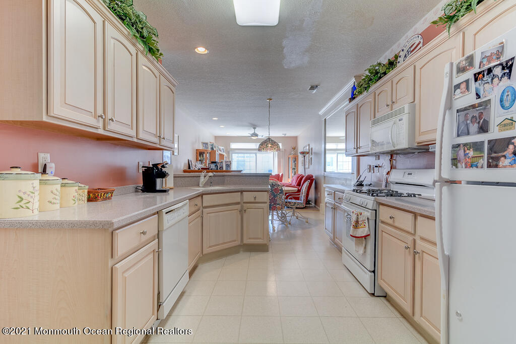 44 Silverside Road Lakewood, NJ 08701 - Photo 16 of 39 0014__SMALL