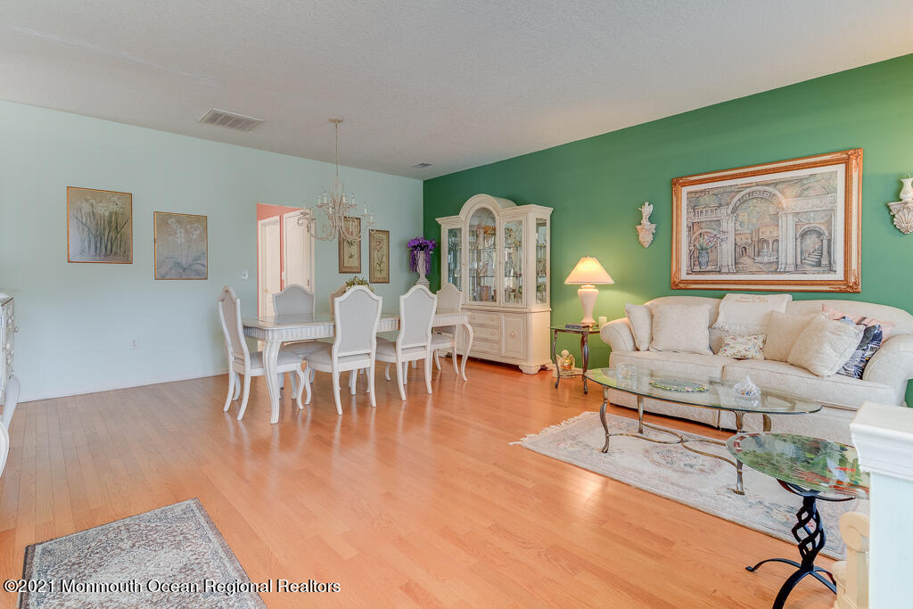44 Silverside Road Lakewood, NJ 08701 - Photo 4 of 39 0002__SMALL