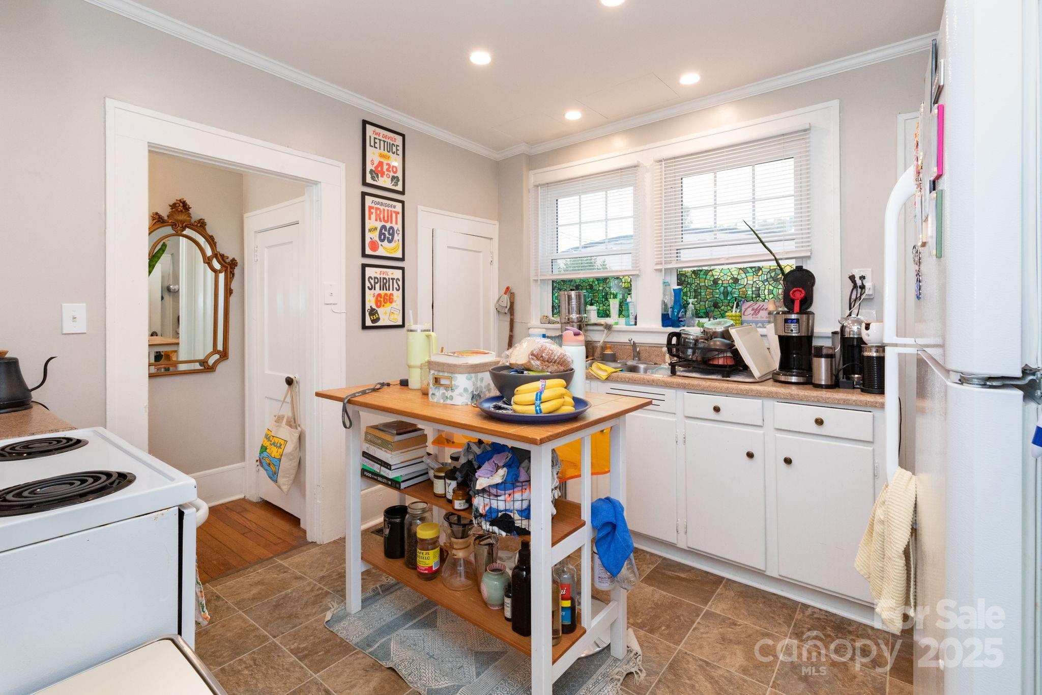 16 Gracelyn Road Asheville, NC 28804 - Photo 4 of 22 a very nice looking room with a large window
