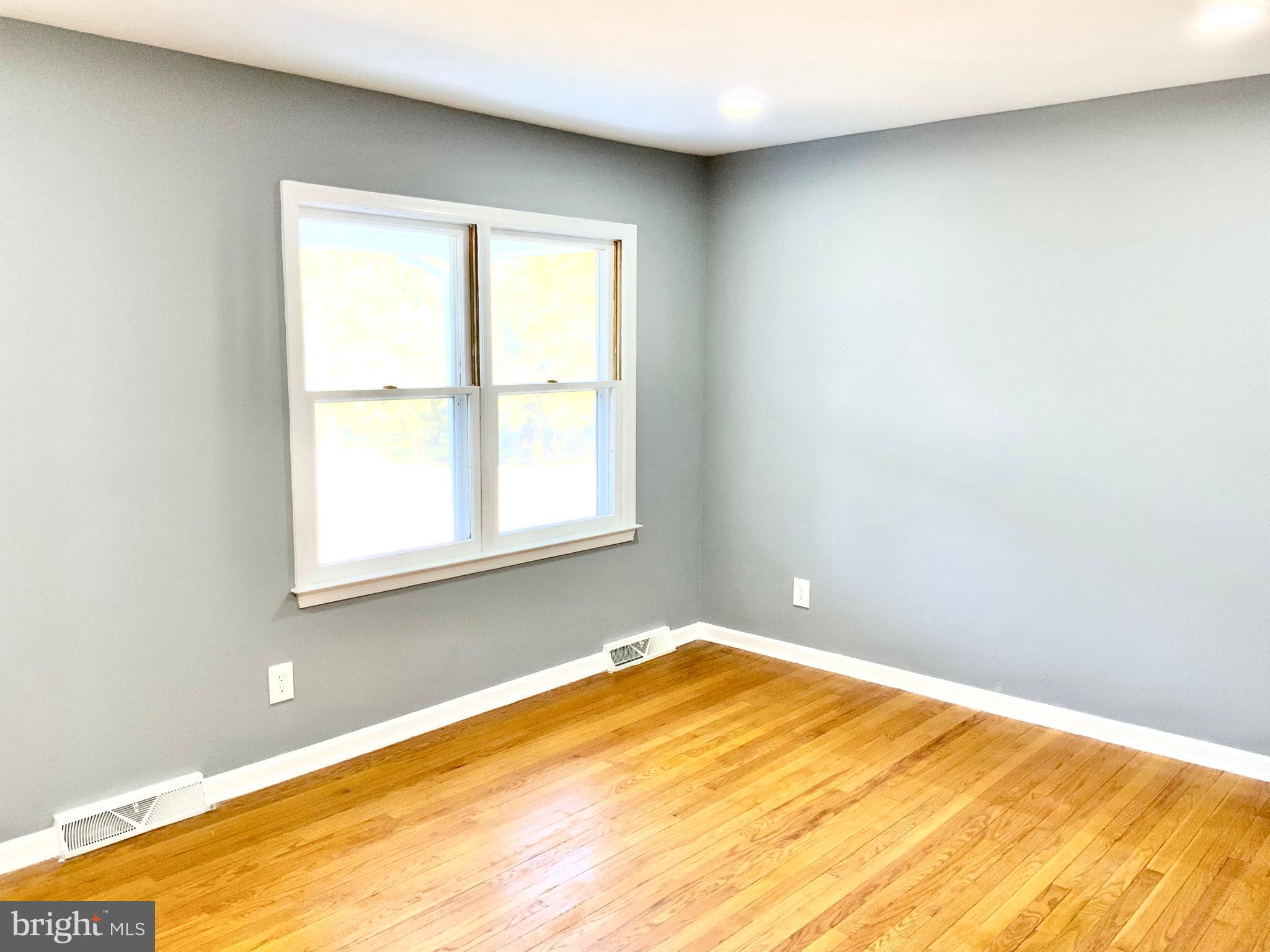 7622 Moores Road Brandywine, MD 20613 - Photo 9 of 21 Living room