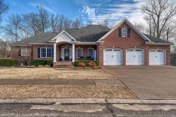 $850,000 | 6055 Pfafflin Lake Boulevard, Newburgh, IN 47630