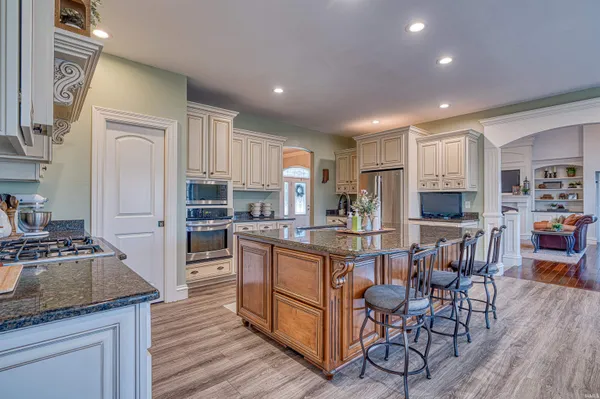$850,000 | 6055 Pfafflin Lake Boulevard, Newburgh, IN 47630