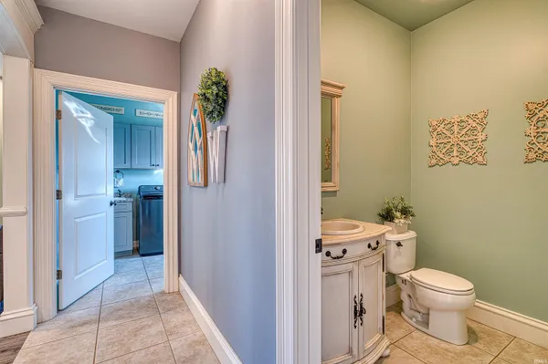 $850,000 | 6055 Pfafflin Lake Boulevard, Newburgh, IN 47630
