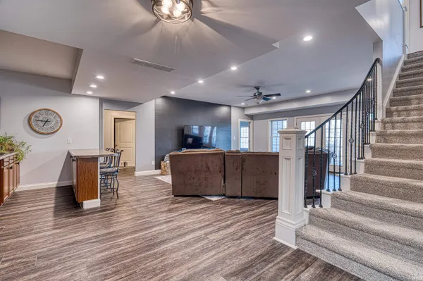 $850,000 | 6055 Pfafflin Lake Boulevard, Newburgh, IN 47630