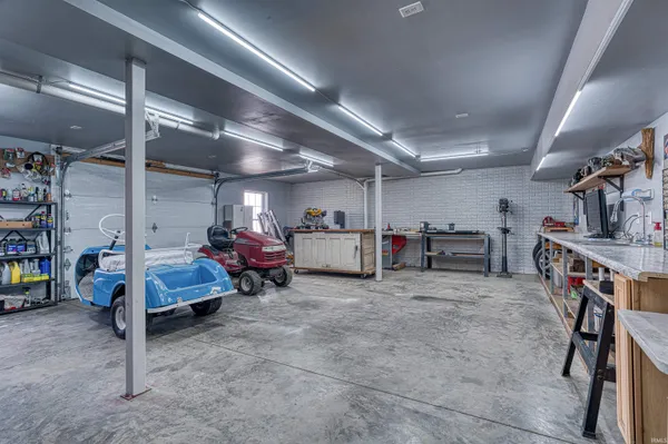 $850,000 | 6055 Pfafflin Lake Boulevard, Newburgh, IN 47630