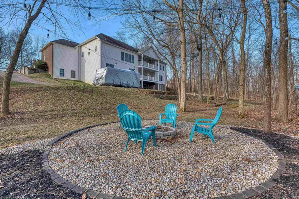 $850,000 | 6055 Pfafflin Lake Boulevard, Newburgh, IN 47630