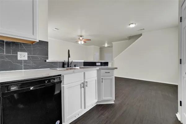 $2,550 | 338 Castleridge Drive, Little Elm, TX 75068