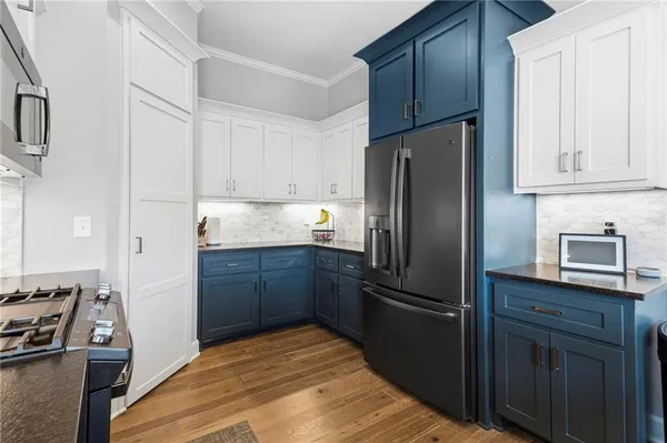 $559,900 | 7425 Northwest Douglas Court, Parkville, MO 64152