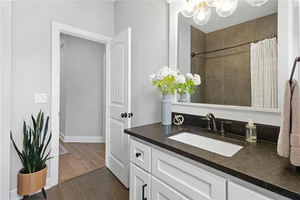 $559,900 | 7425 Northwest Douglas Court, Parkville, MO 64152