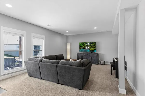 $559,900 | 7425 Northwest Douglas Court, Parkville, MO 64152