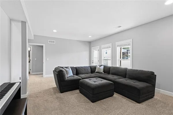 $559,900 | 7425 Northwest Douglas Court, Parkville, MO 64152