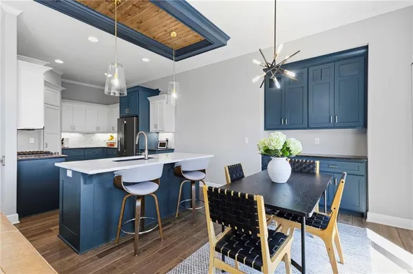 $559,900 | 7425 Northwest Douglas Court, Parkville, MO 64152