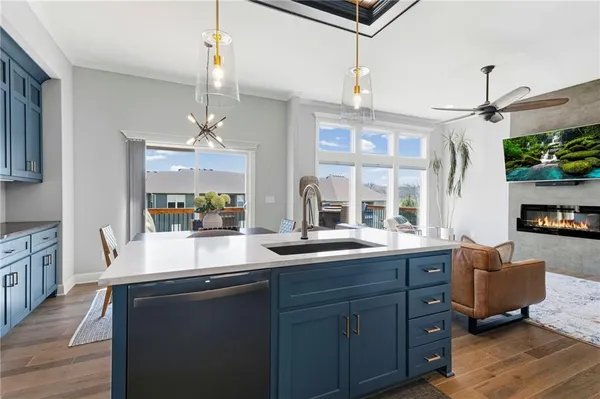 $559,900 | 7425 Northwest Douglas Court, Parkville, MO 64152