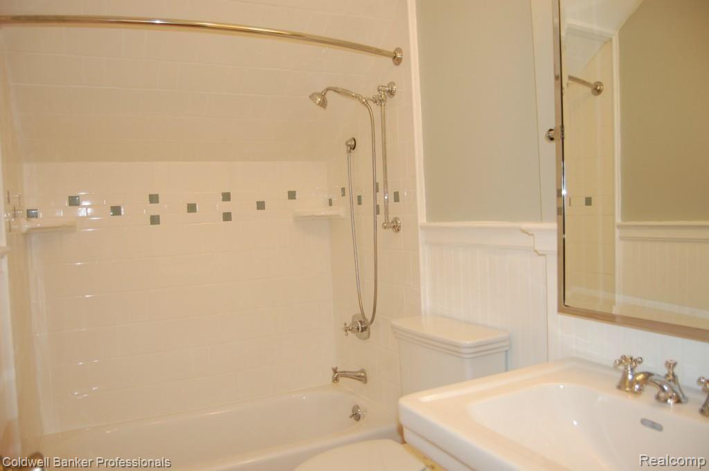 32860 Haverford Road Franklin, MI 48025 - Photo 15 of 29