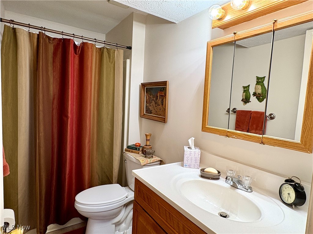 4015 Marks Road, Unit 3C Medina, OH 44256 - Photo 24 of 36 Washroom featuring tile patterned floors