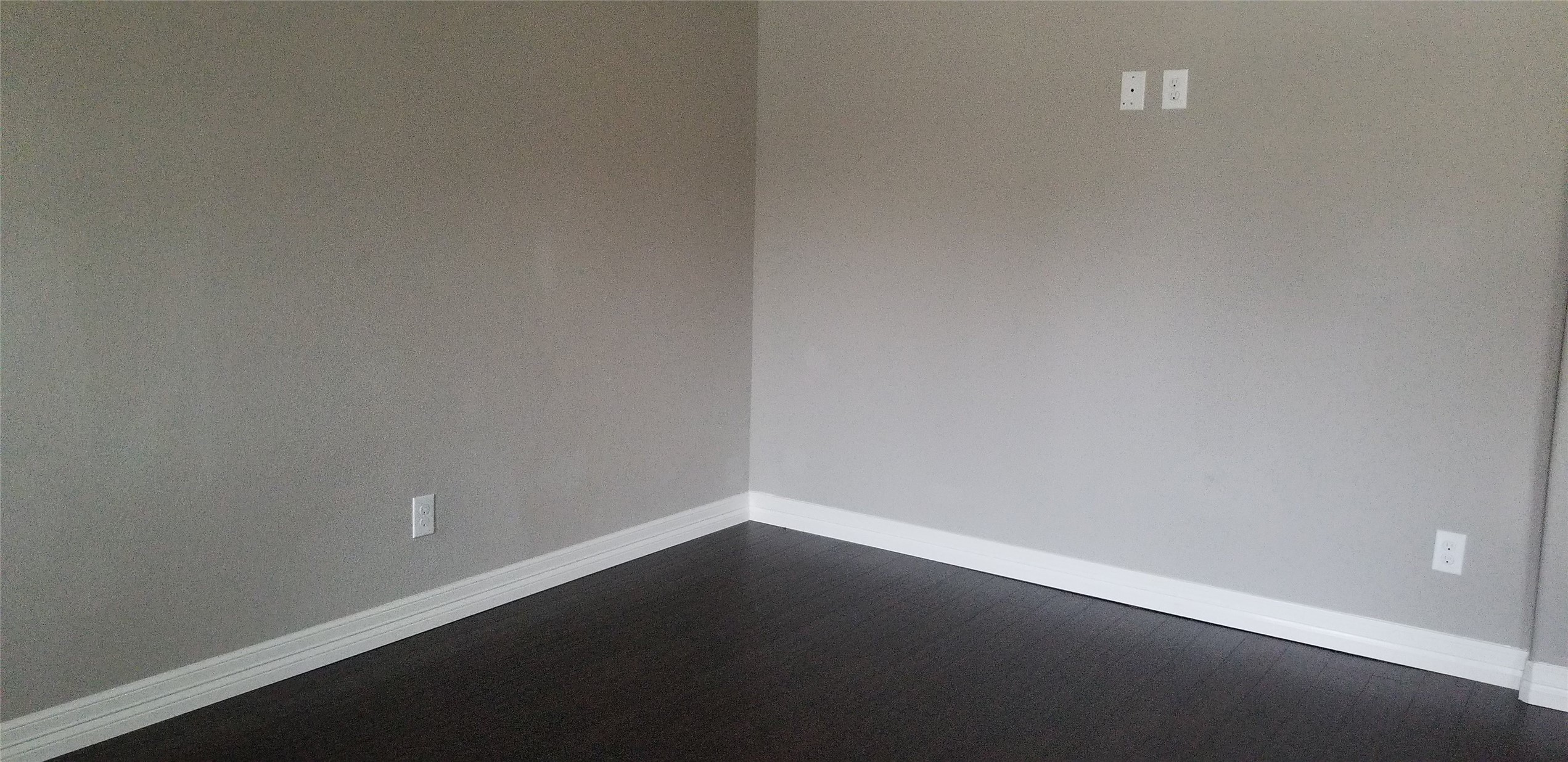 4204 Stassen Street, Unit B Houston, TX 77051 - Photo 6 of 11 a room that has a window