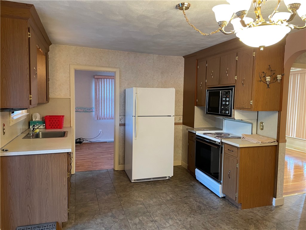 306 Privilege Street Woonsocket, RI 02895 - Photo 8 of 22