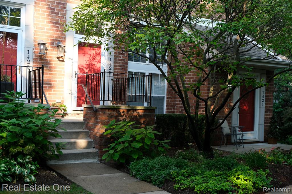 1423 Chesapeake Road, Unit 54 Royal Oak, MI 48067 - Photo 1 of 35