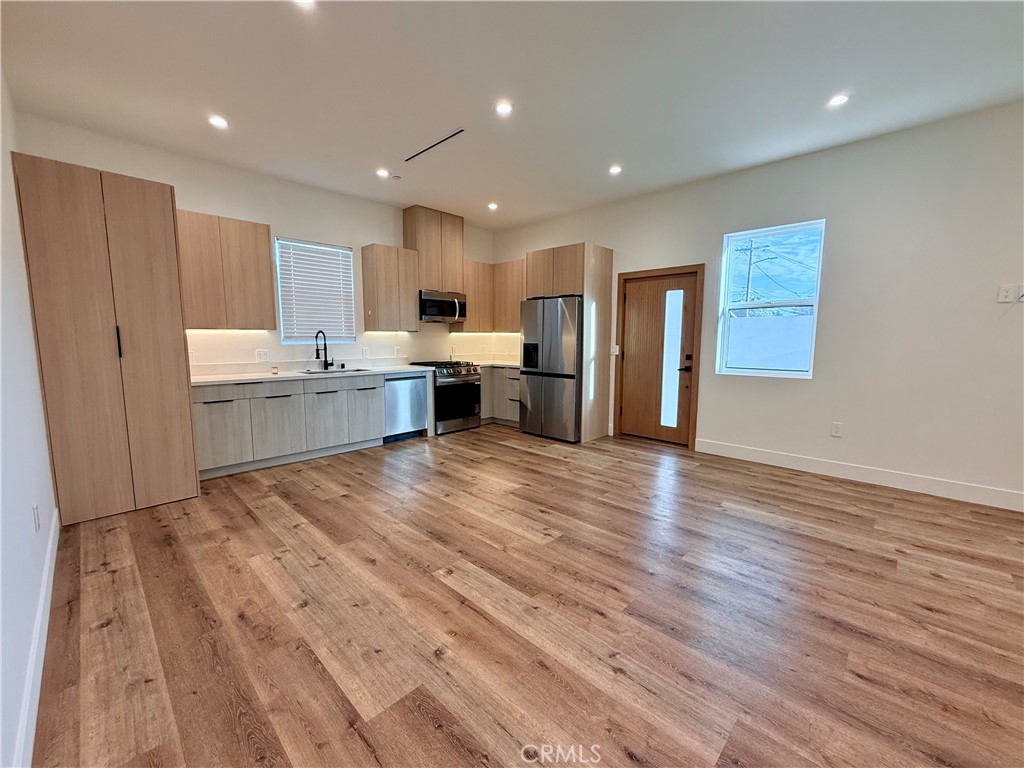 6900 Corbin Avenue Reseda, CA 91335 - Photo 6 of 57