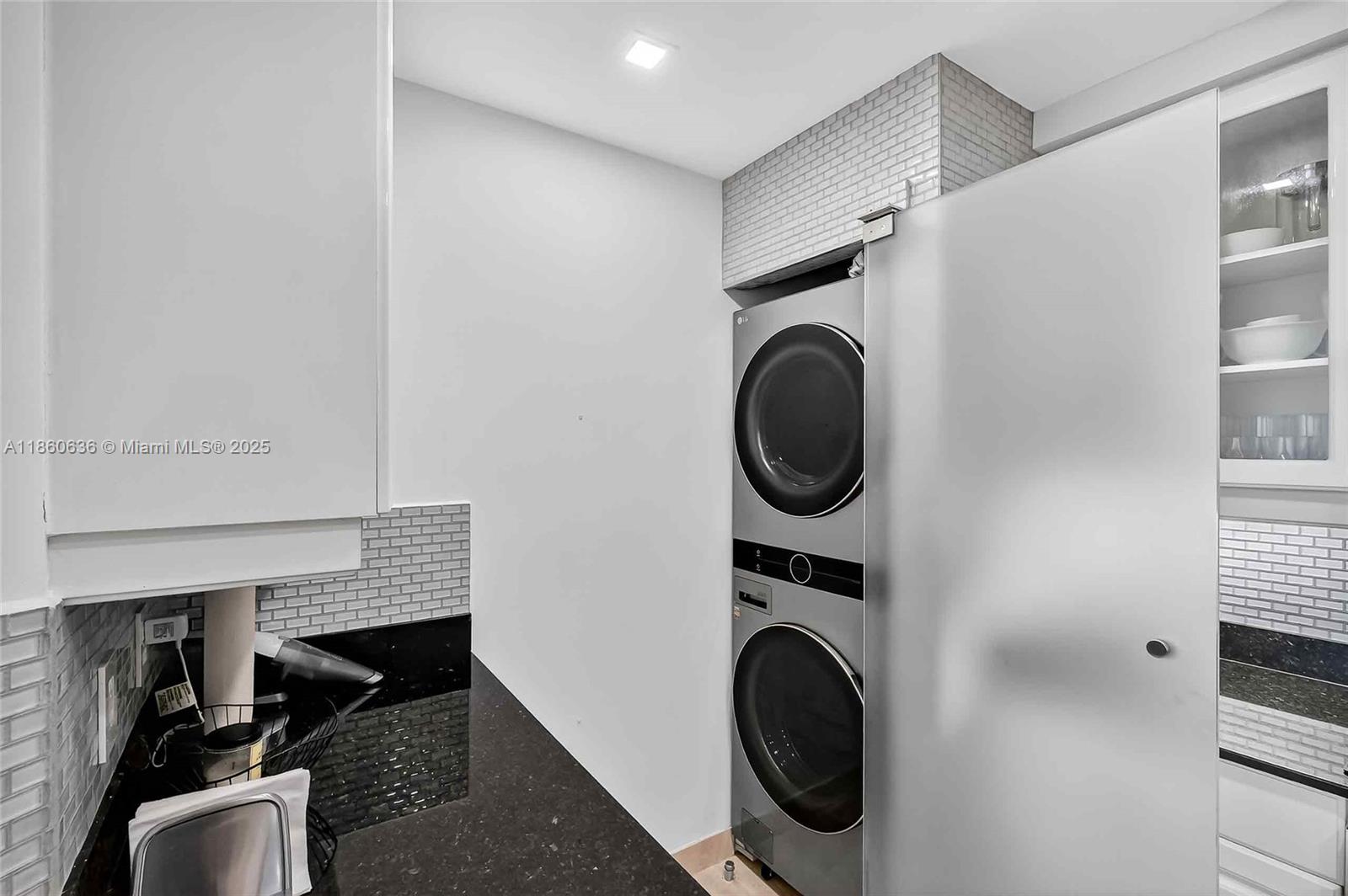 715 Crandon Boulevard, Unit PH5 Key Biscayne, FL 33149 - Photo 11 of 23