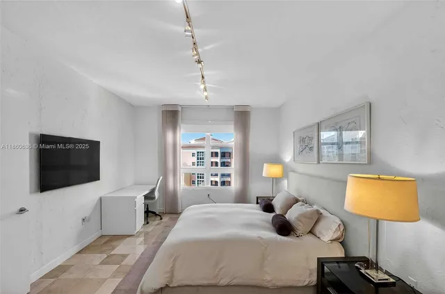 $1,650,000 | 715 Crandon Boulevard, Unit PH5, Key Biscayne, FL 33149