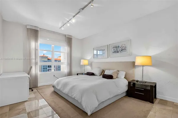 $1,650,000 | 715 Crandon Boulevard, Unit PH5, Key Biscayne, FL 33149