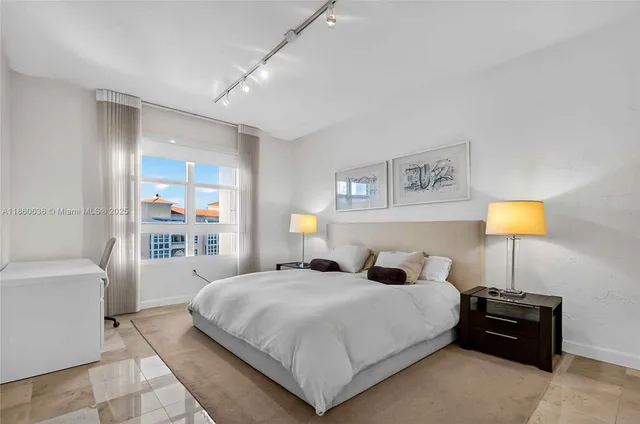 $1,650,000 | 715 Crandon Boulevard, Unit PH5, Key Biscayne, FL 33149