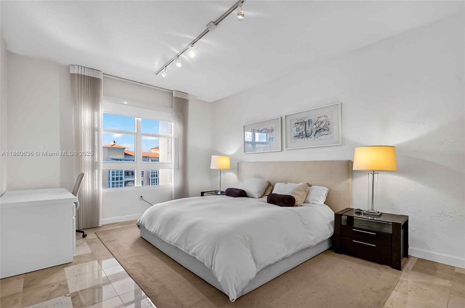 715 Crandon Boulevard, Unit PH5 Key Biscayne, FL 33149 - Photo 13 of 23