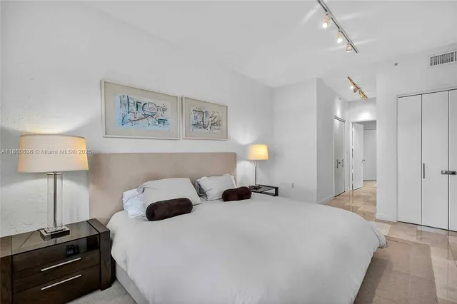 $1,650,000 | 715 Crandon Boulevard, Unit PH5, Key Biscayne, FL 33149