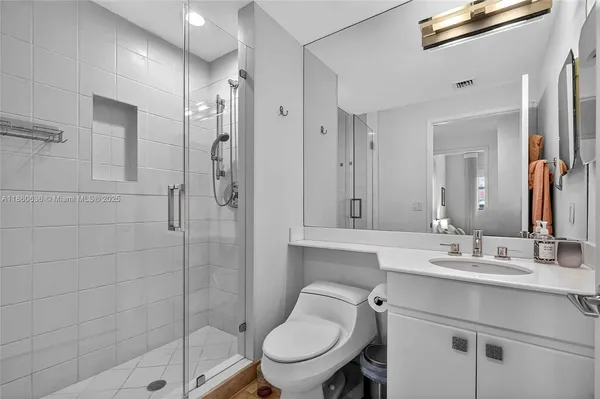 $1,650,000 | 715 Crandon Boulevard, Unit PH5, Key Biscayne, FL 33149
