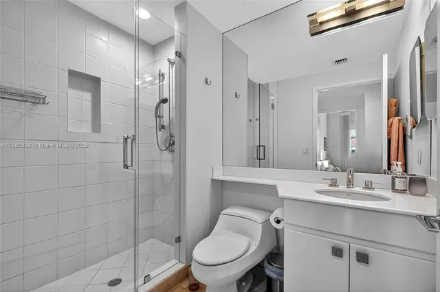 $1,650,000 | 715 Crandon Boulevard, Unit PH5, Key Biscayne, FL 33149