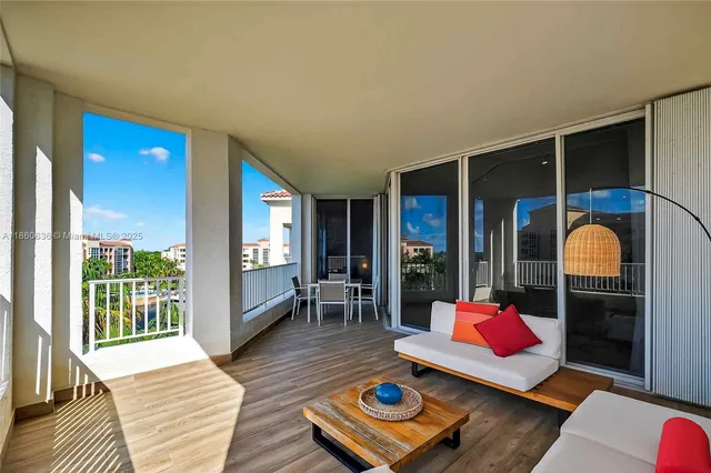 $1,650,000 | 715 Crandon Boulevard, Unit PH5, Key Biscayne, FL 33149