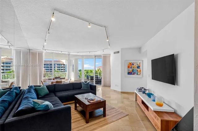 $1,650,000 | 715 Crandon Boulevard, Unit PH5, Key Biscayne, FL 33149