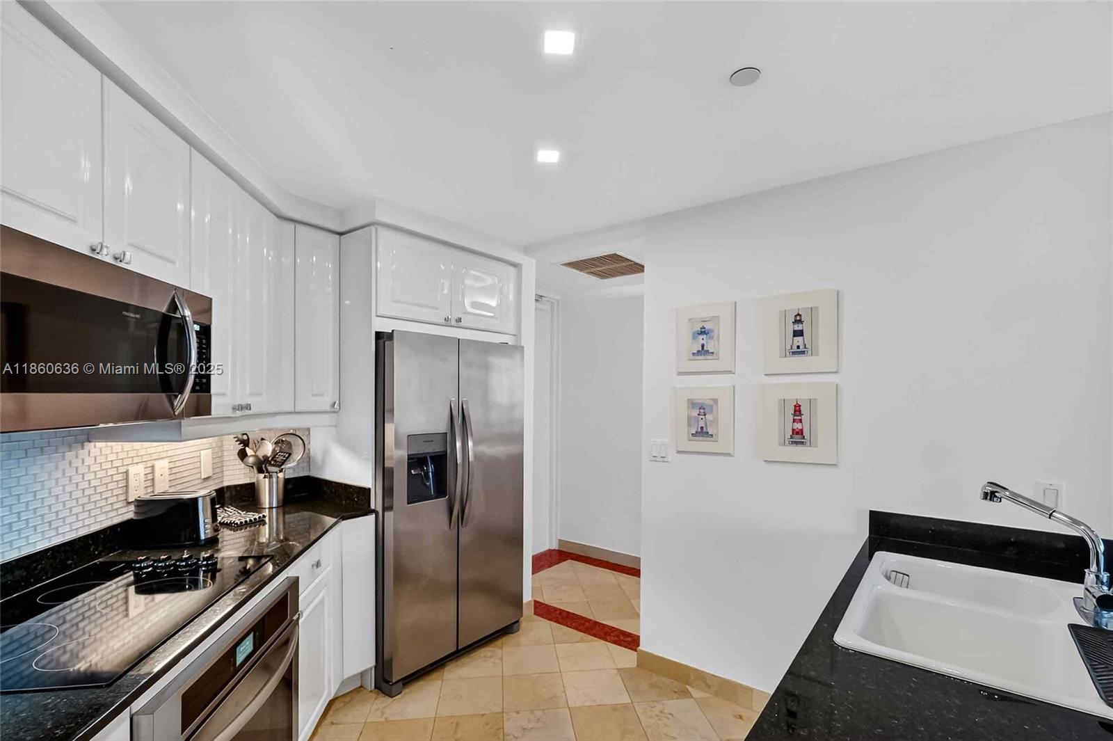 715 Crandon Boulevard, Unit PH5 Key Biscayne, FL 33149 - Photo 9 of 23