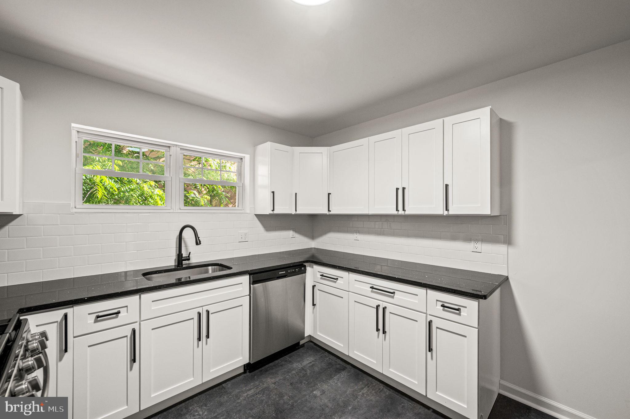 4428 Sherwood Road Philadelphia, PA 19131 - Photo 7 of 19
