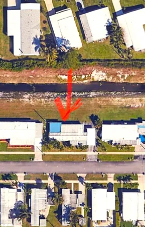 a view of entryway and hall