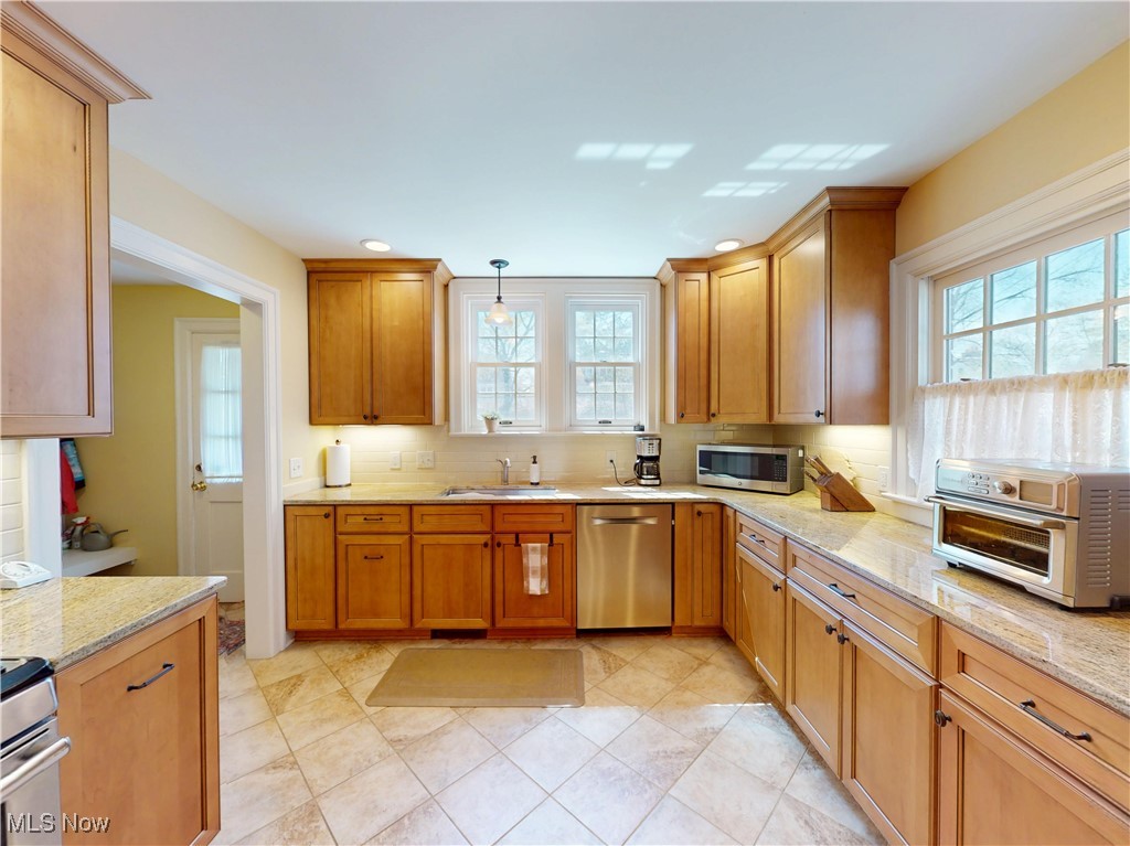 3224 Warrington Road Cleveland, OH 44120 - Photo 6 of 45 Gallery Image 6