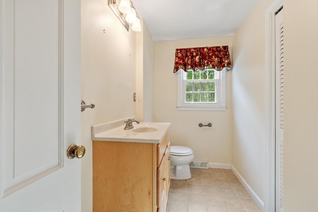83 Providence Road Westford, MA 01886 - Photo 18 of 41