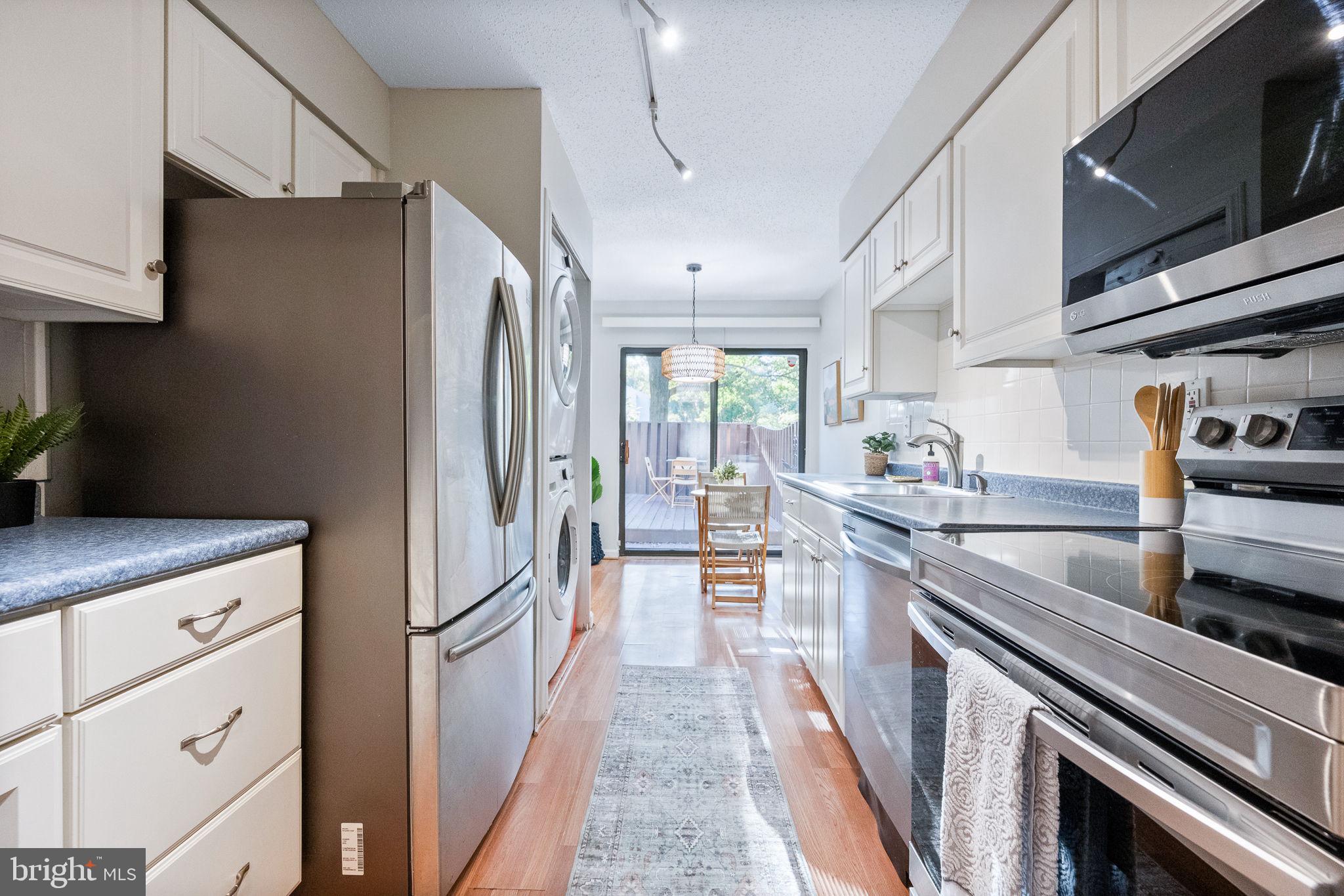 2340 Southgate Square Reston, VA 20191 - Photo 11 of 33 a kitchen with granite countertop a refrigerator stove and sink