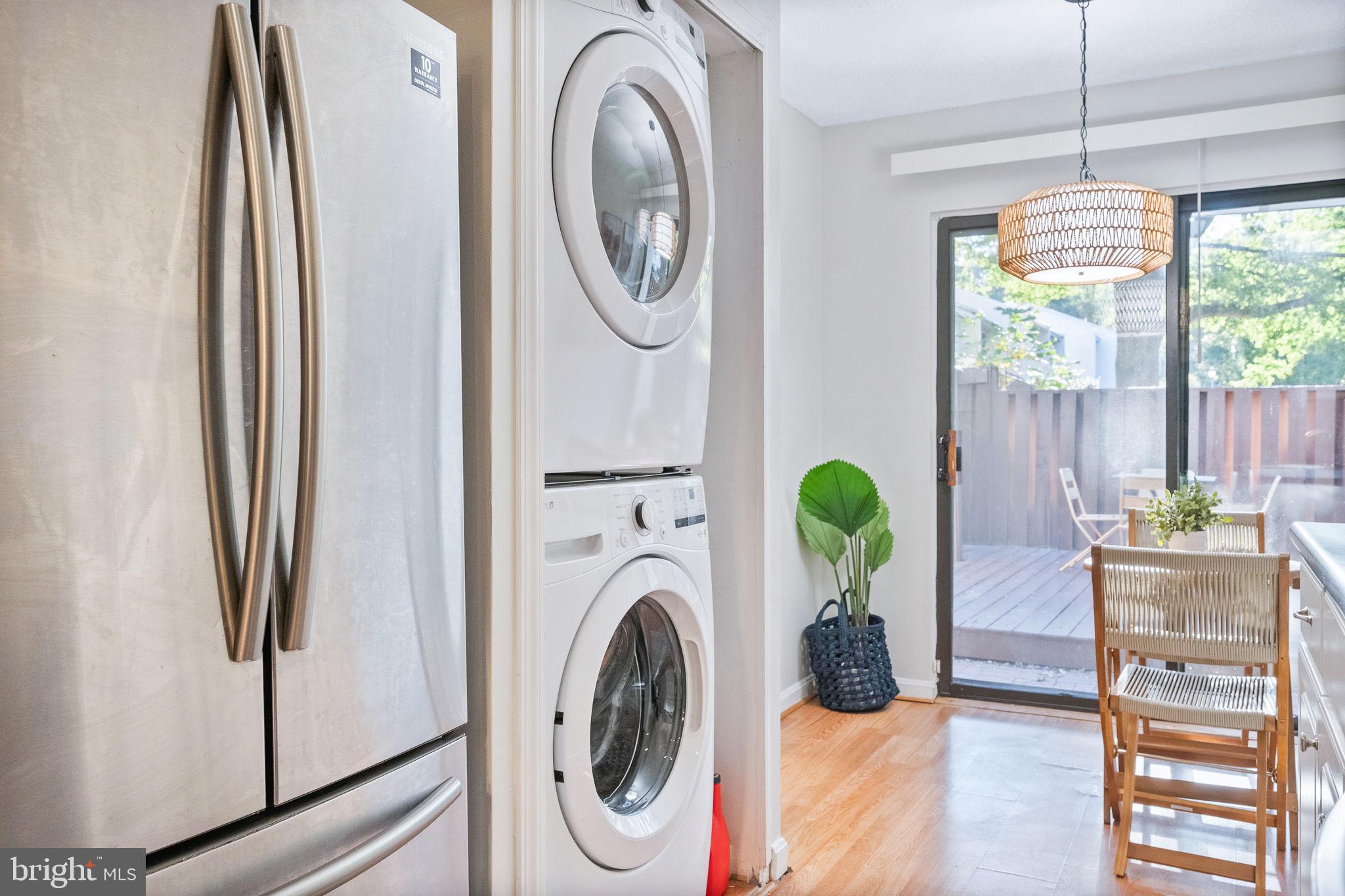 2340 Southgate Square Reston, VA 20191 - Photo 13 of 33 a view of living room and washer and dryer