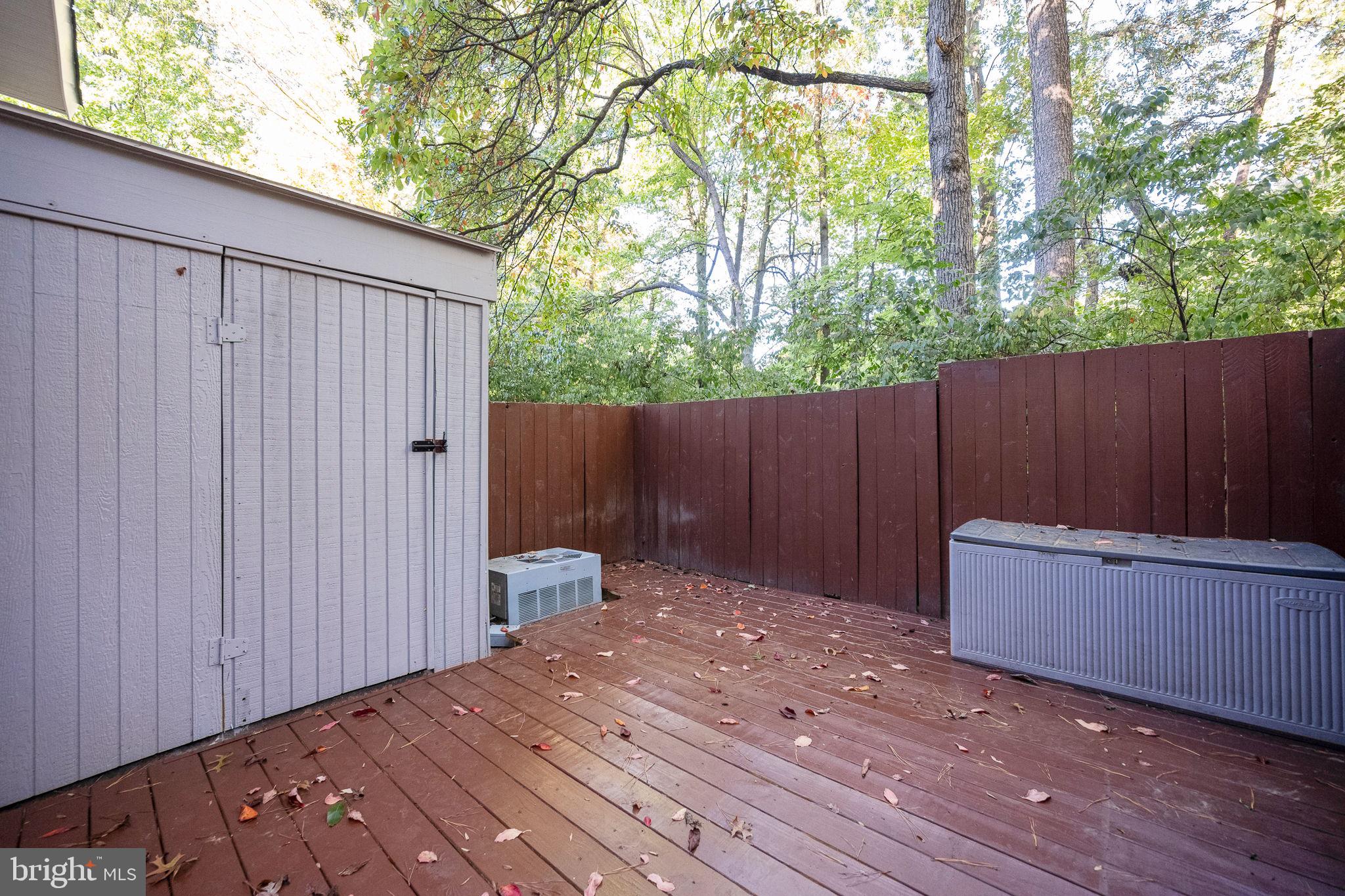 2340 Southgate Square Reston, VA 20191 - Photo 27 of 33 a backyard of a house